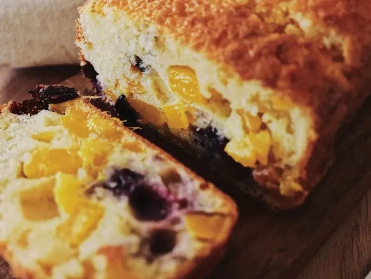 Bolo de manga e mirtilo