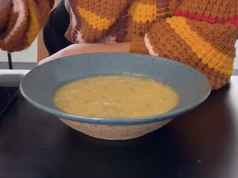 Caldo de mandioca com frango