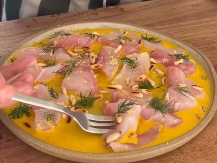 Crudo de peixe branco com maracujá